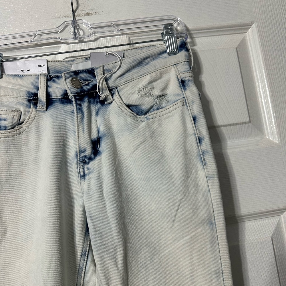 NWT Women's Vervet Alison Flared White Wash Jeans - Picture 6 of 14